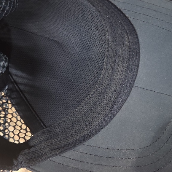 Oiselle Runner Trucker Hat - Picture 3 of 7